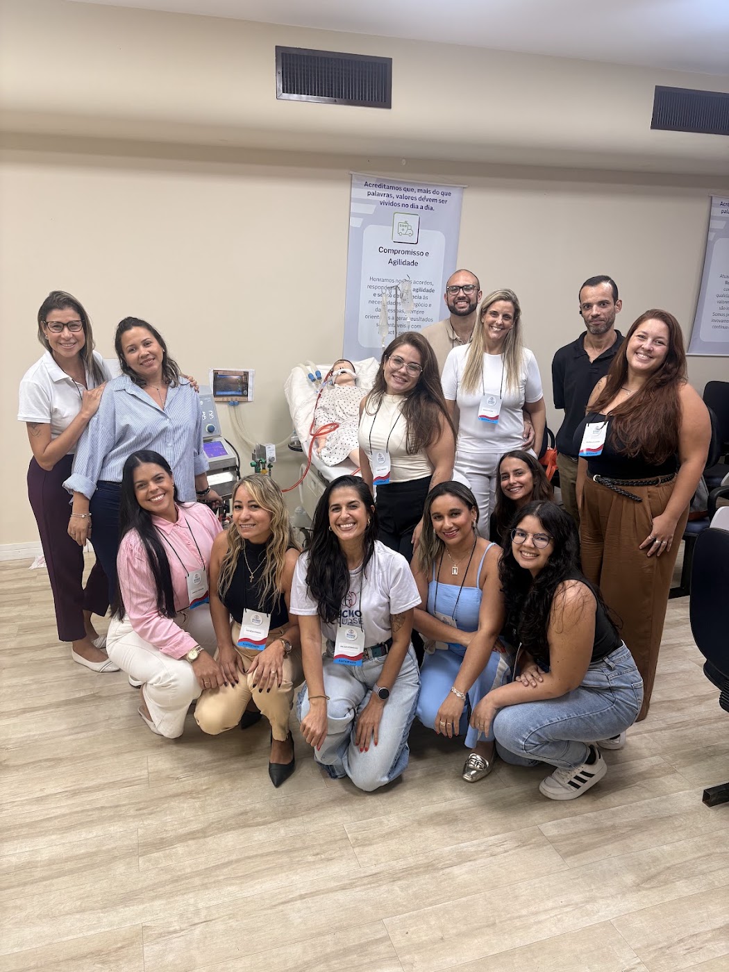 Turma da ECMO NURSE reunida ao fim do encontro presencial